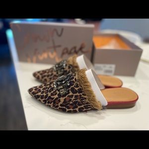 *worn once at an event* original box.